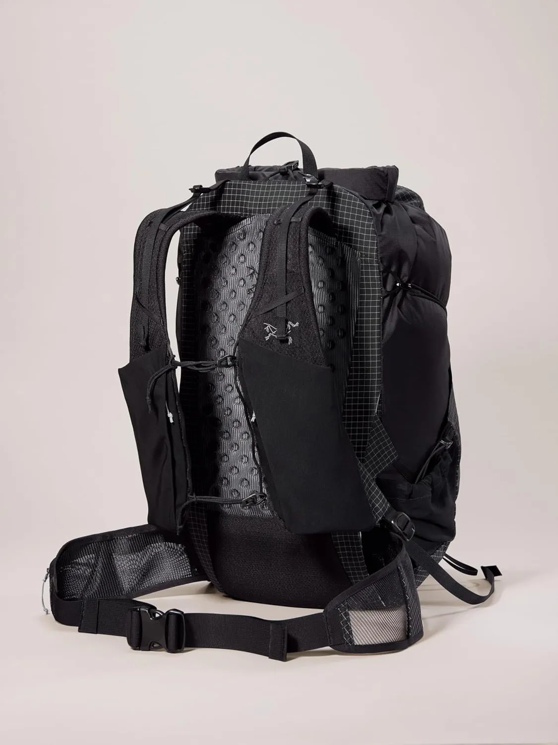 Arc'teryx Aerios 35 Backpack | Precision-Fit Ultralight 35L Hiking Pack - Redesign | Black, Regular