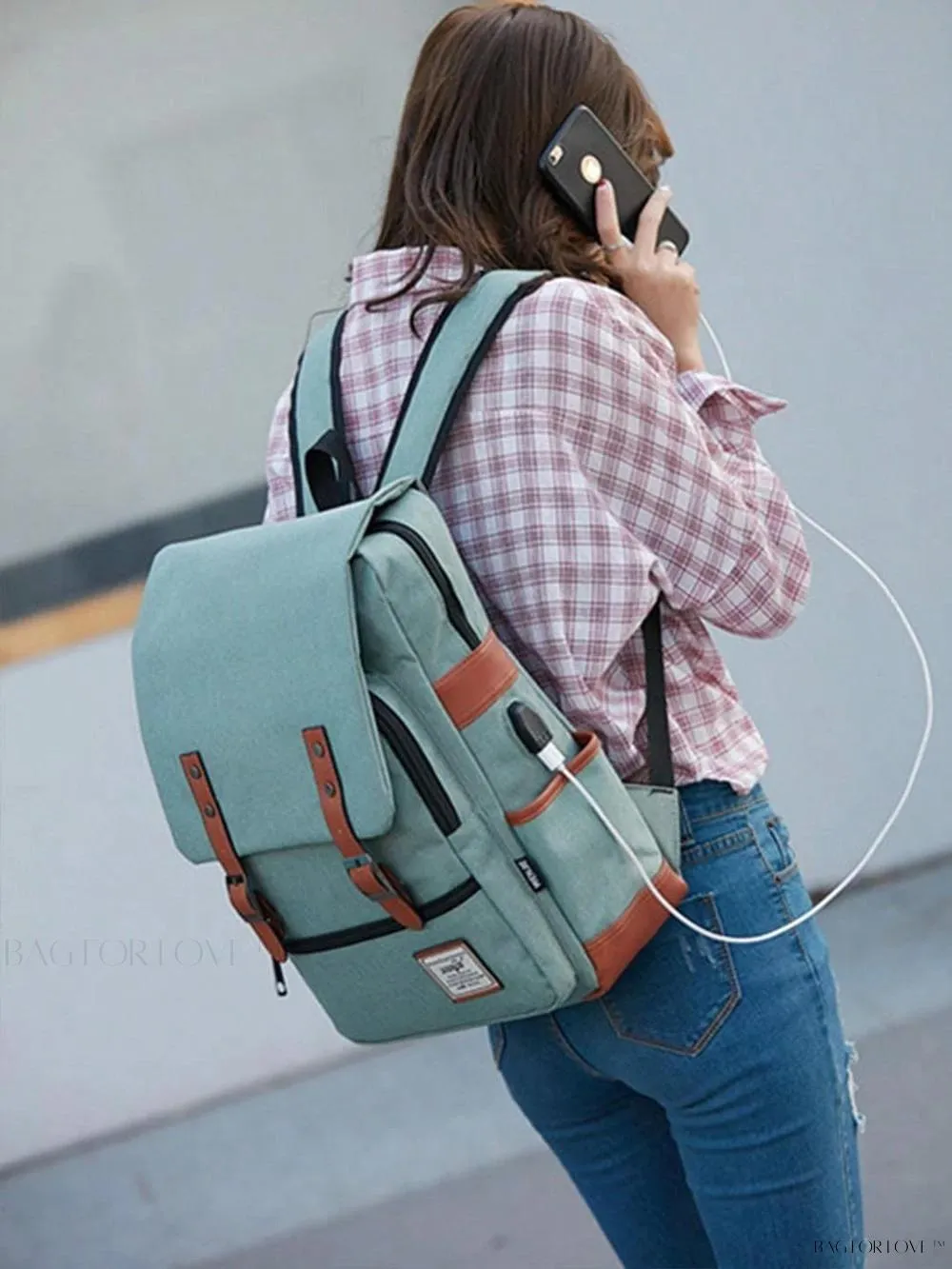 BagForLove - Travel-Friendly Notebook Bag with Built-In USB Charging Hub