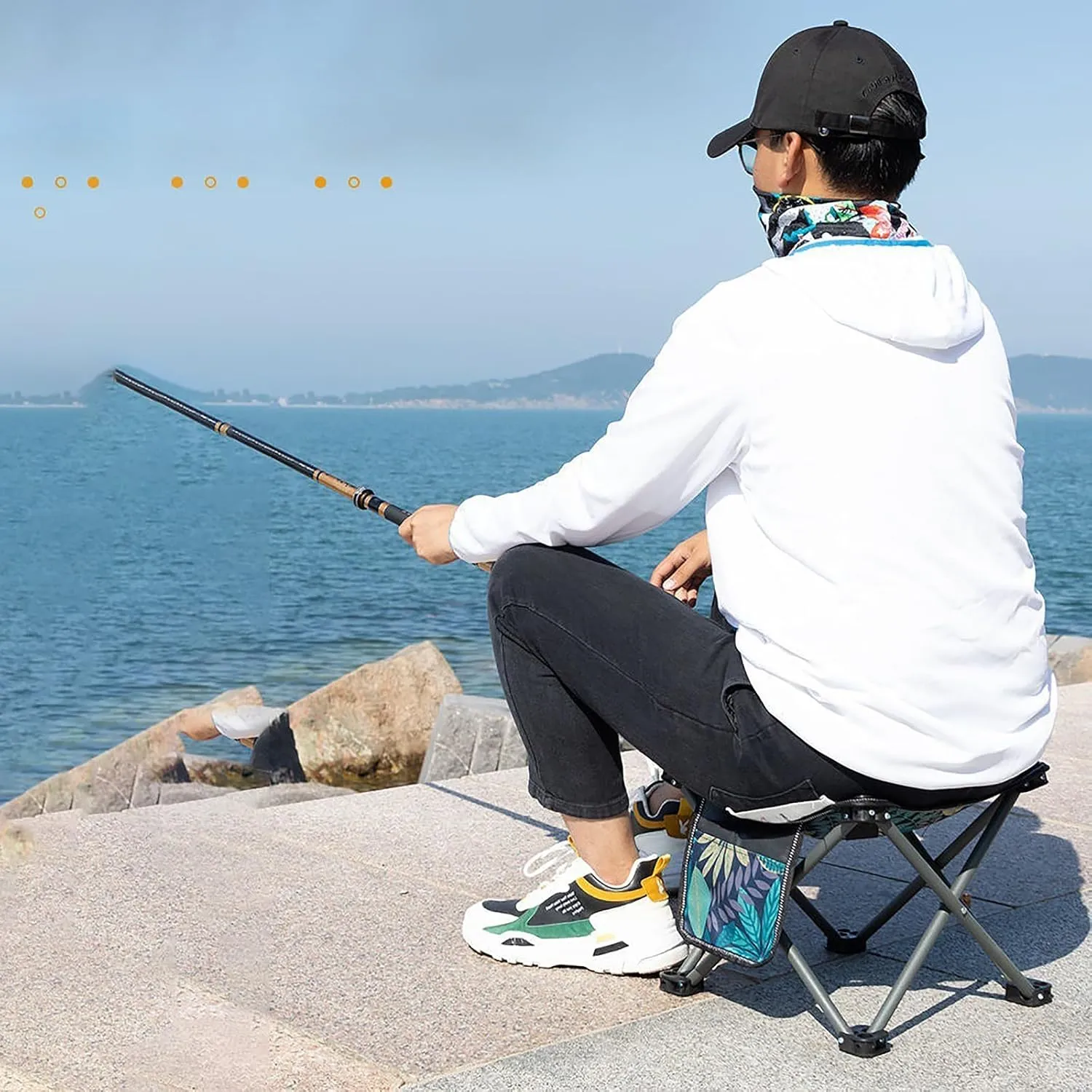 Camping Stool, Portable Folding Camping Stool with Carry Bag, 300 LBS Capacity, Lightweight, Durable, Ideal for Outdoor Activities, for Comfort & Convenience 30 * 30 * 28CM/11.8 * 11.8 * 11in E