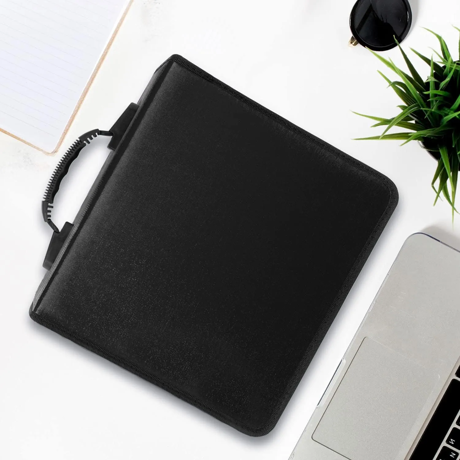 CD/DVD Binder, CD DVD Case Holder Binder 400 Capacity CD/DVD Wallet Storage Booklet Album Box (White Binder, Black)