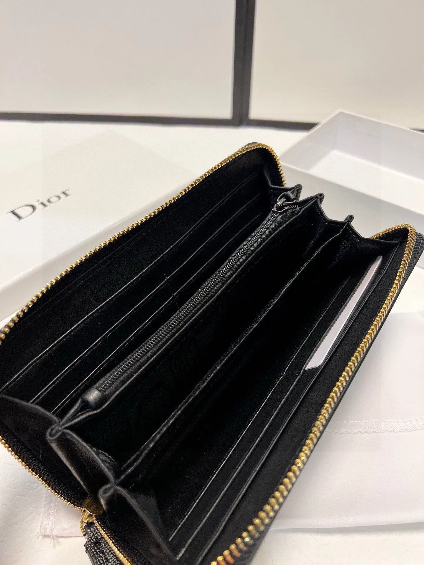 DR368 CD Icon Zipped Long Wallet / 8 x 4.5 inches