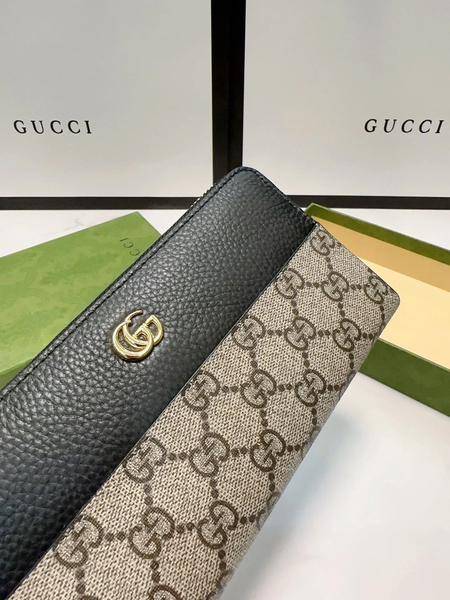 GC618 GG Marmont Zip Around Wallet / 7.5"W x 4.1"H x .8"D