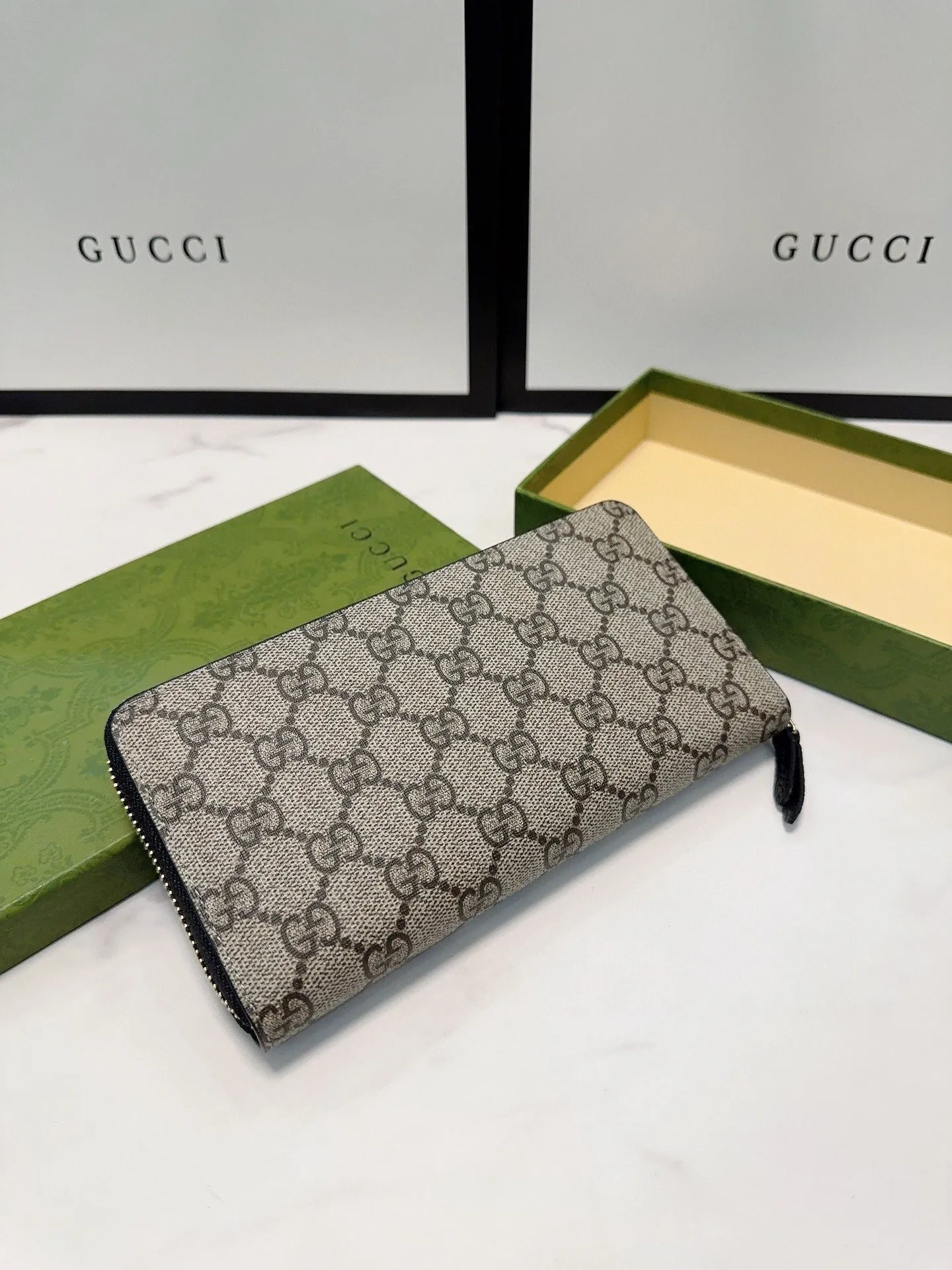 GC618 GG Marmont Zip Around Wallet / 7.5"W x 4.1"H x .8"D