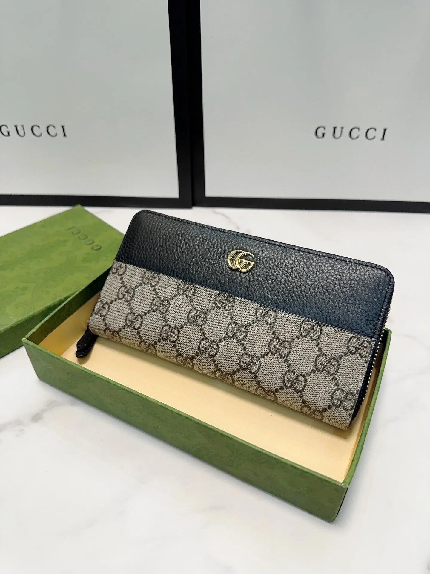 GC618 GG Marmont Zip Around Wallet / 7.5"W x 4.1"H x .8"D