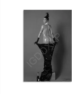 Kim Kardashian (Kim Kardashian) Model Black And White Photo Shows Sleek And Sexy Curvy Figure Art Po Canvas Painting Wall Art Poster for Bedroom Living Room Decor 12x18inch(30x45cm) Unframe-style