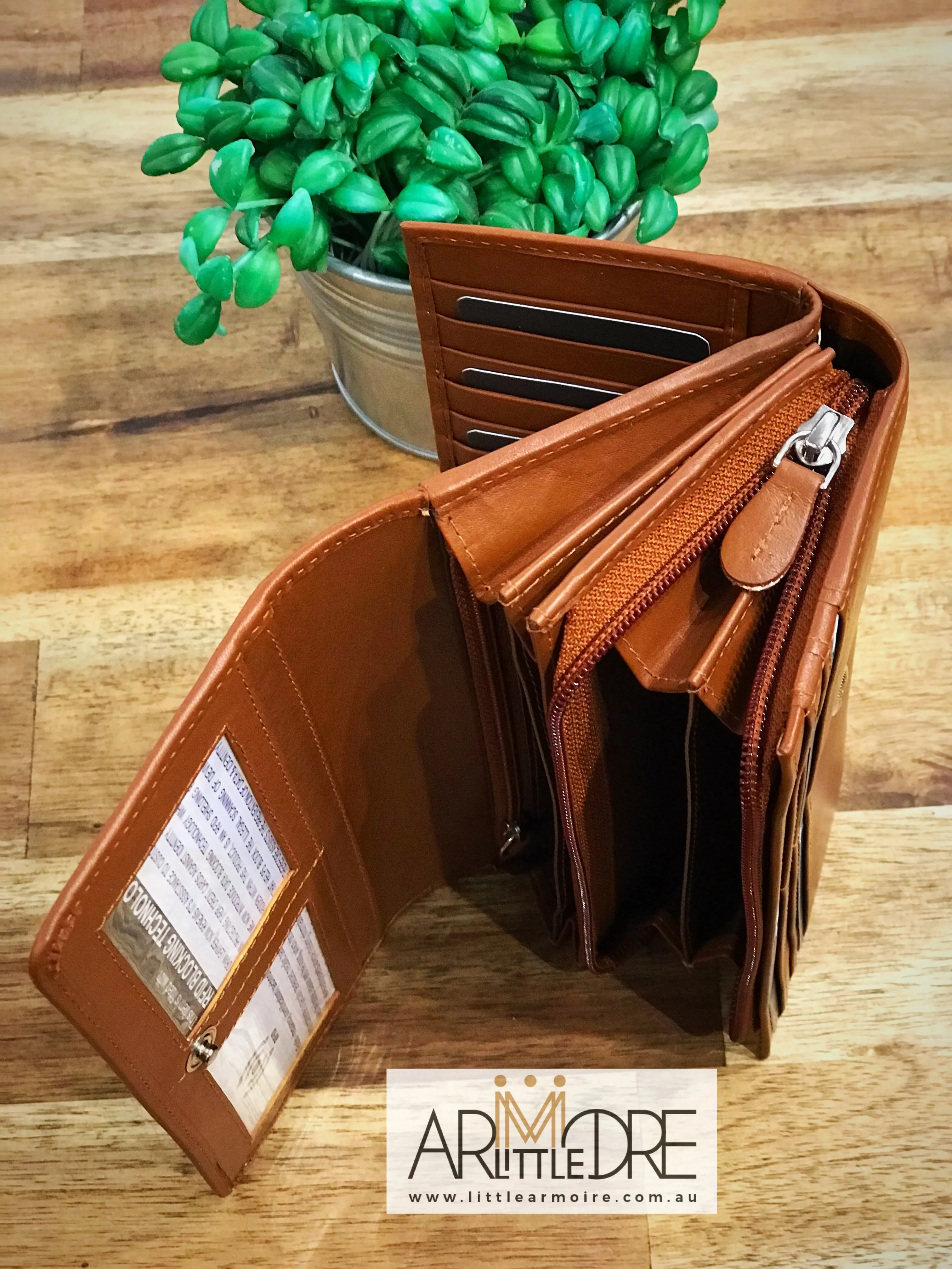 LA293 Large Ladies Wallet with Two Separate Compartments