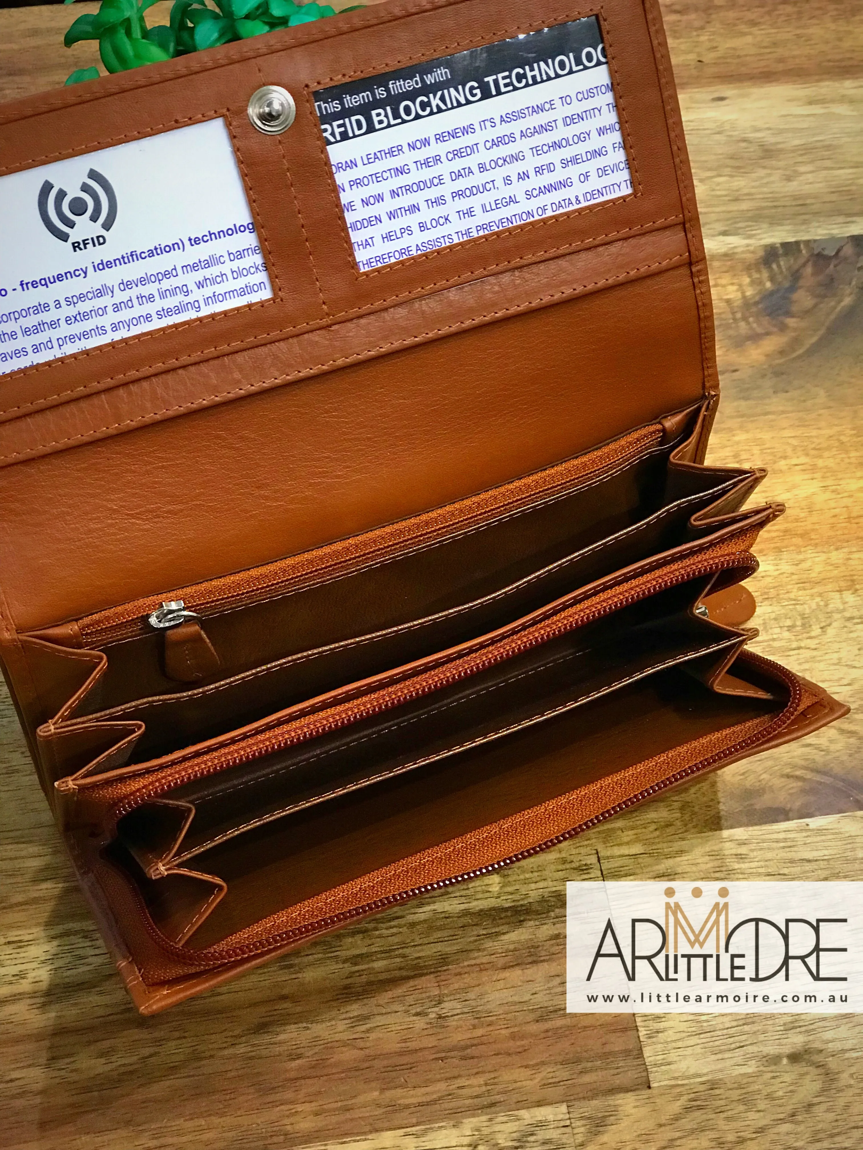 LA293 Large Ladies Wallet with Two Separate Compartments