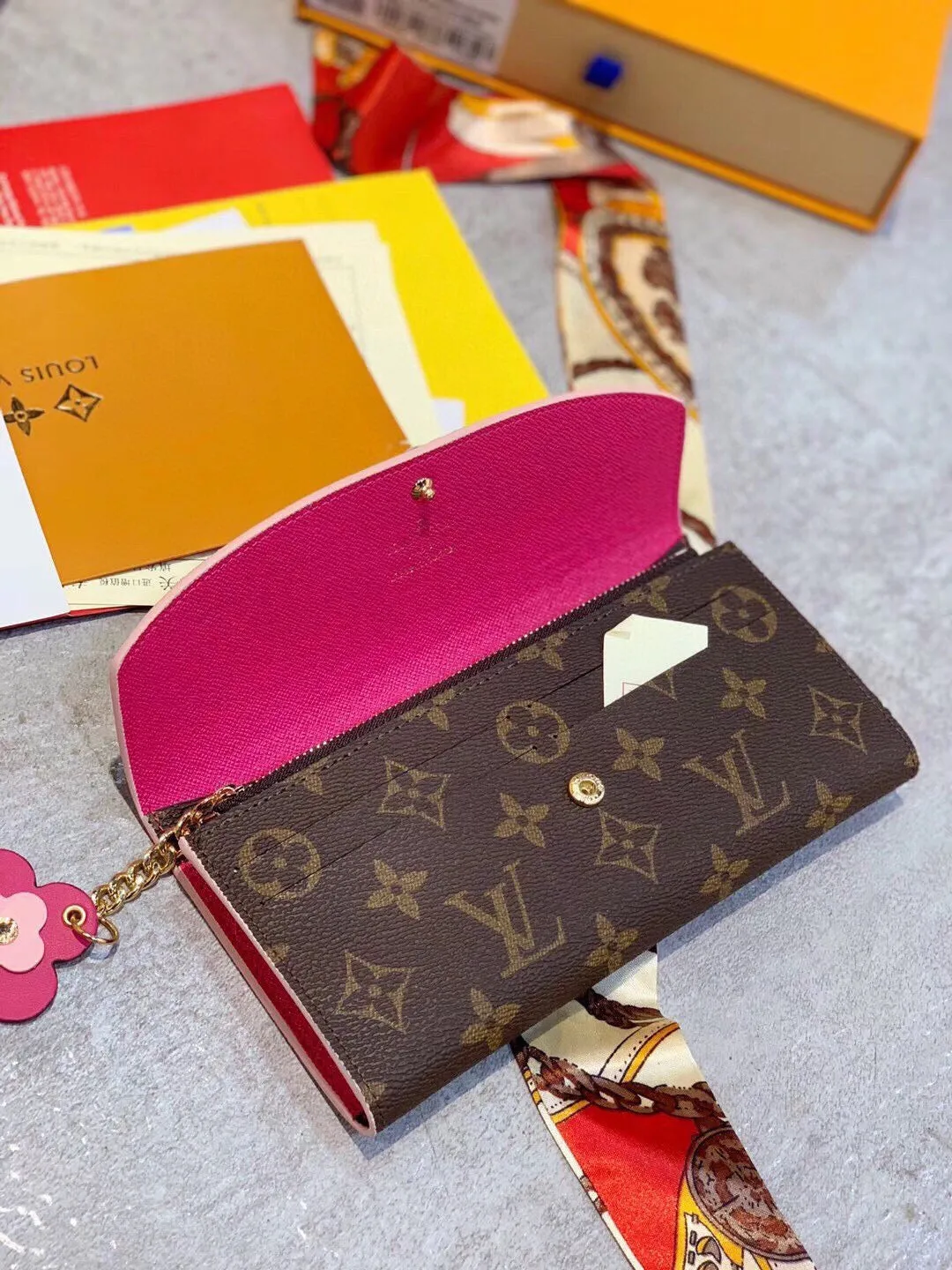 LB1035 LV Long Wallets / 7.4x3.9x0.8inch