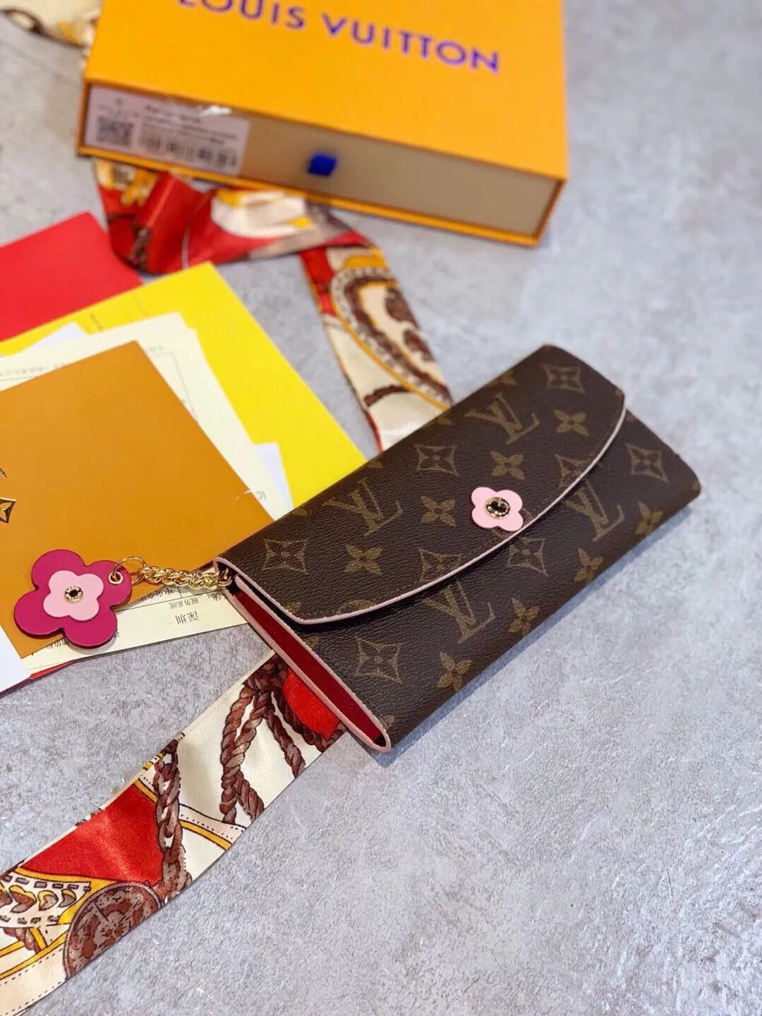 LB1035 LV Long Wallets / 7.4x3.9x0.8inch