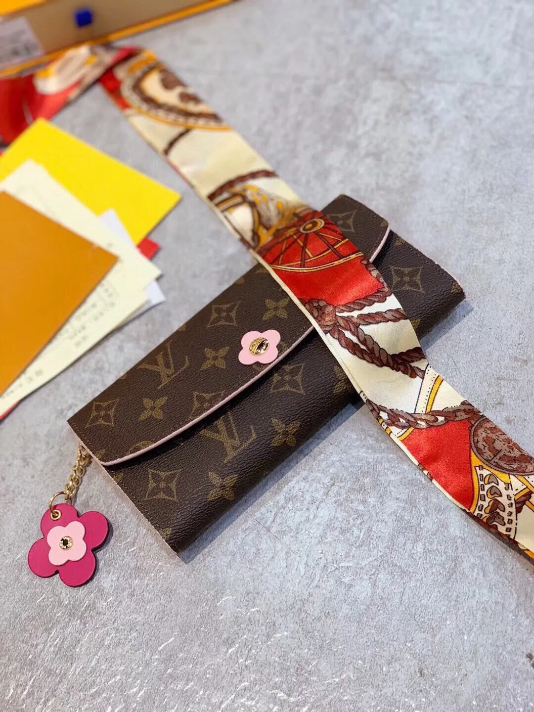 LB1035 LV Long Wallets / 7.4x3.9x0.8inch