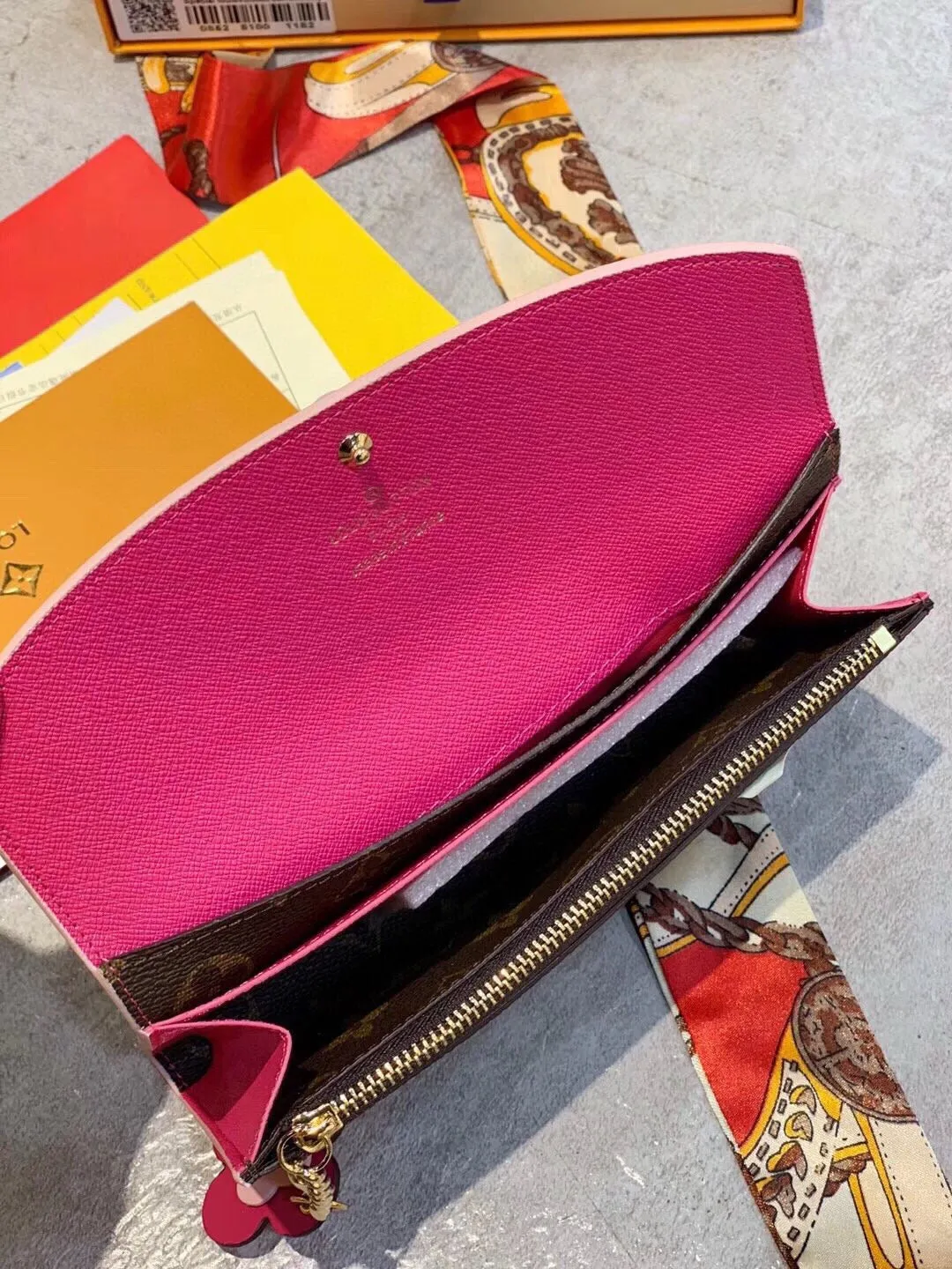 LB1035 LV Long Wallets / 7.4x3.9x0.8inch