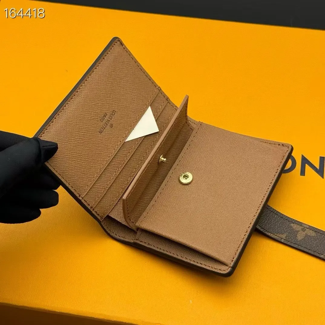LB1231 Low Key Compact Wallet / 4.3 x 3.3 x 0.8 inches