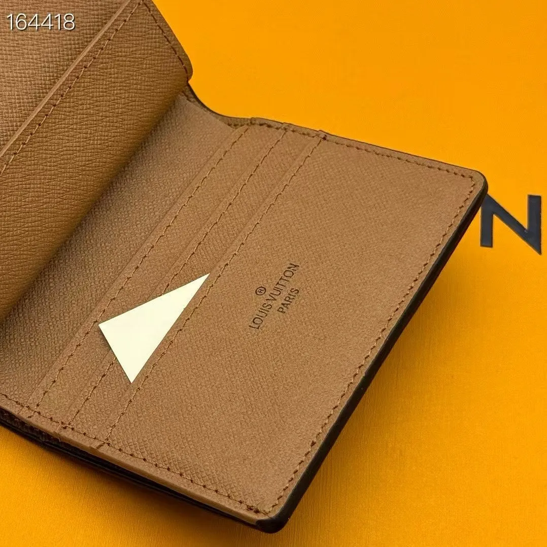 LB1231 Low Key Compact Wallet / 4.3 x 3.3 x 0.8 inches