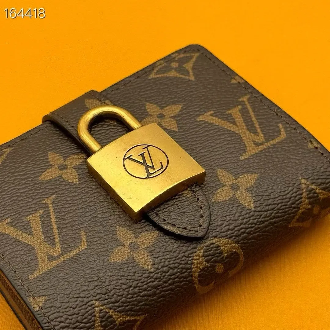 LB1231 Low Key Compact Wallet / 4.3 x 3.3 x 0.8 inches