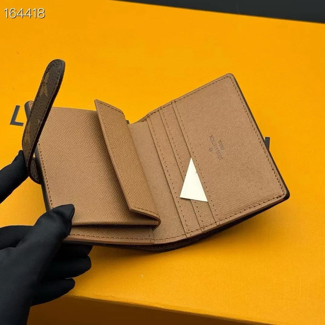 LB1231 Low Key Compact Wallet / 4.3 x 3.3 x 0.8 inches