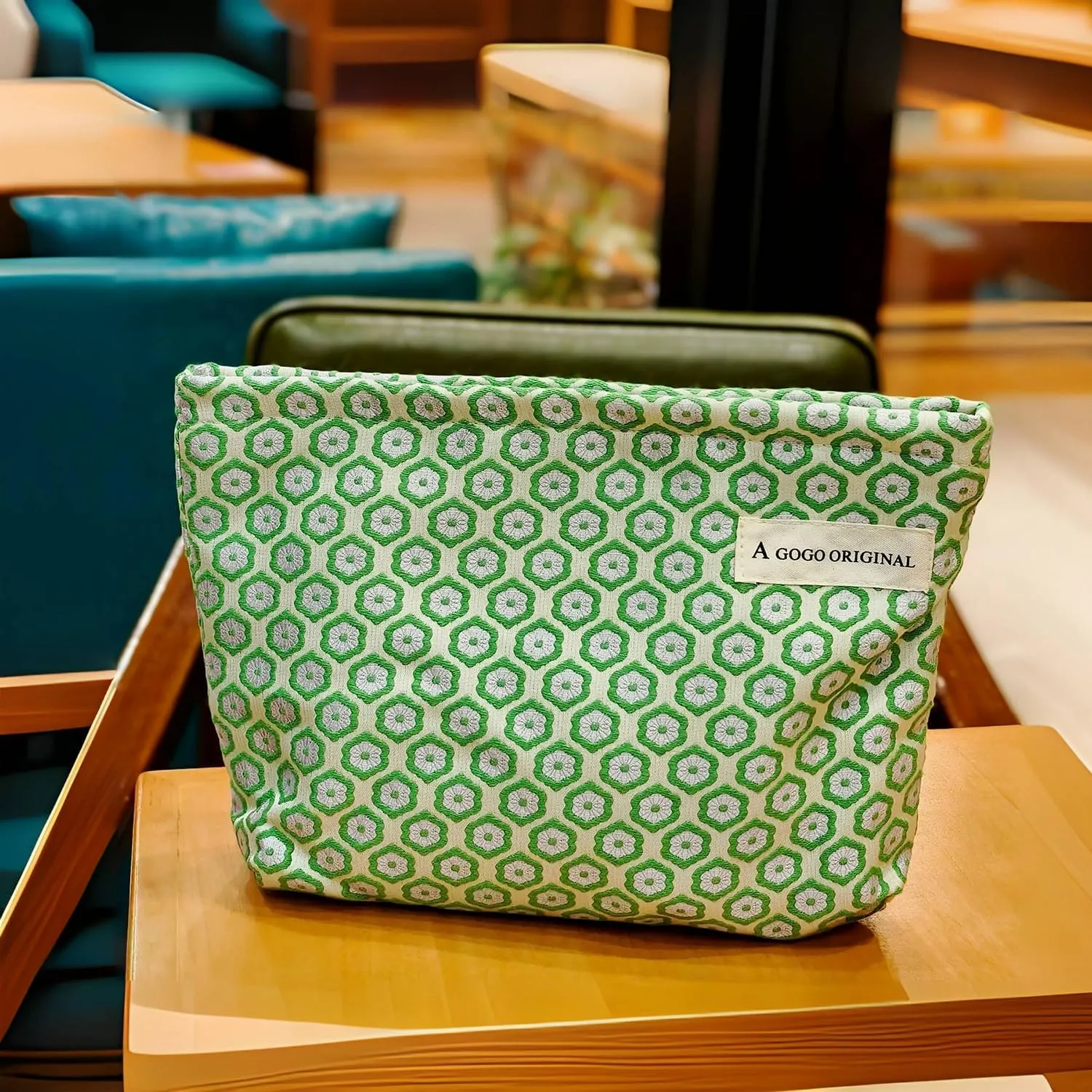 STARDW Aesthetic Floral Makeup Bag Cute Small Cosmetic Bags for Women Girls, Travel Toiletry Bag Large Capacity Zipper Makeup Pouch, Purse Organizer Pouches (Fresh)