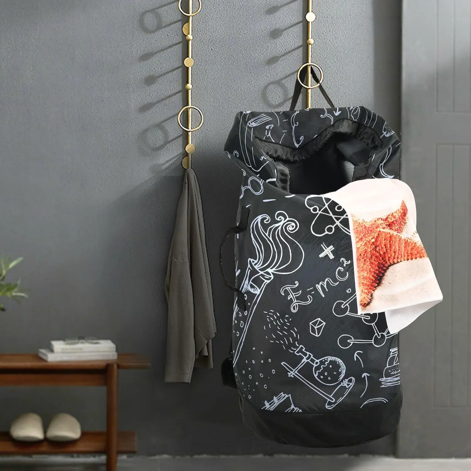 White Science Lab Objects Doodles on Chalkboard Backpack Laundry Bag, Laundry Backpack with Shoulder Straps, Waterproof Nylon Clothes Hamper Bag for Men Women Yoga Backpack